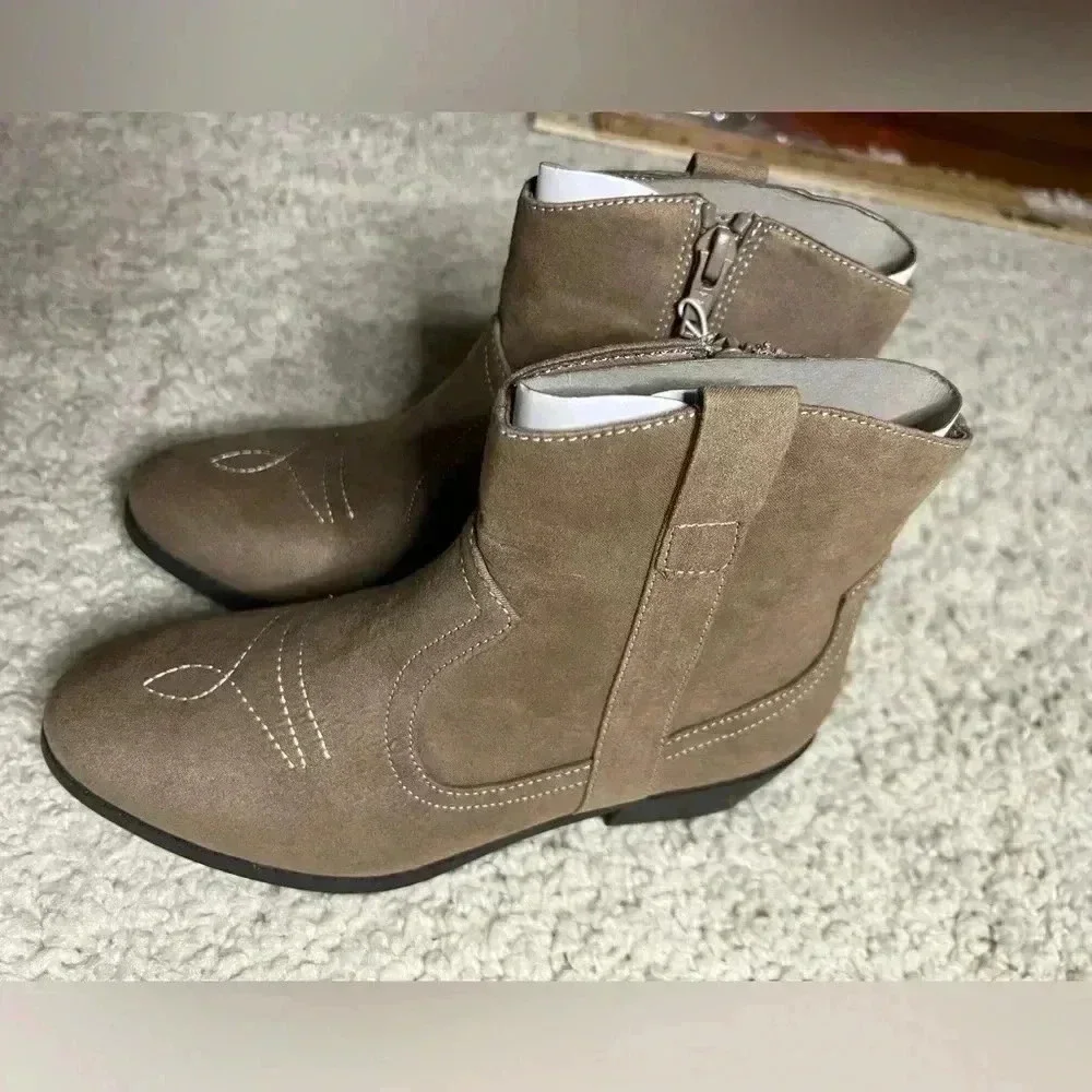 Girls Size 2 Children’s Place Tan Ankle Booties NWT